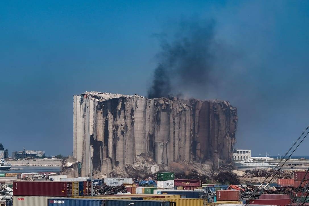 Army evacuates area surrounding port out of fear of silos' collapse Army evacuates area surrounding port out of fear of silos' collapse