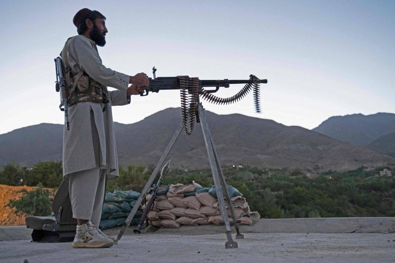Un dignitaire religieux taliban et son frère tués dans un attentat suicide