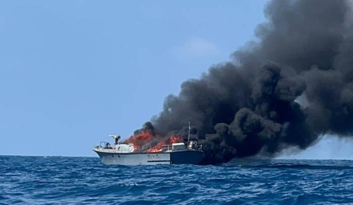 Un navire de la marine militaire prend feu au large de Beyrouth, pas de blessés