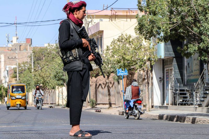 Attentat à l'explosif dans une mosquée à Kaboul : 21 morts