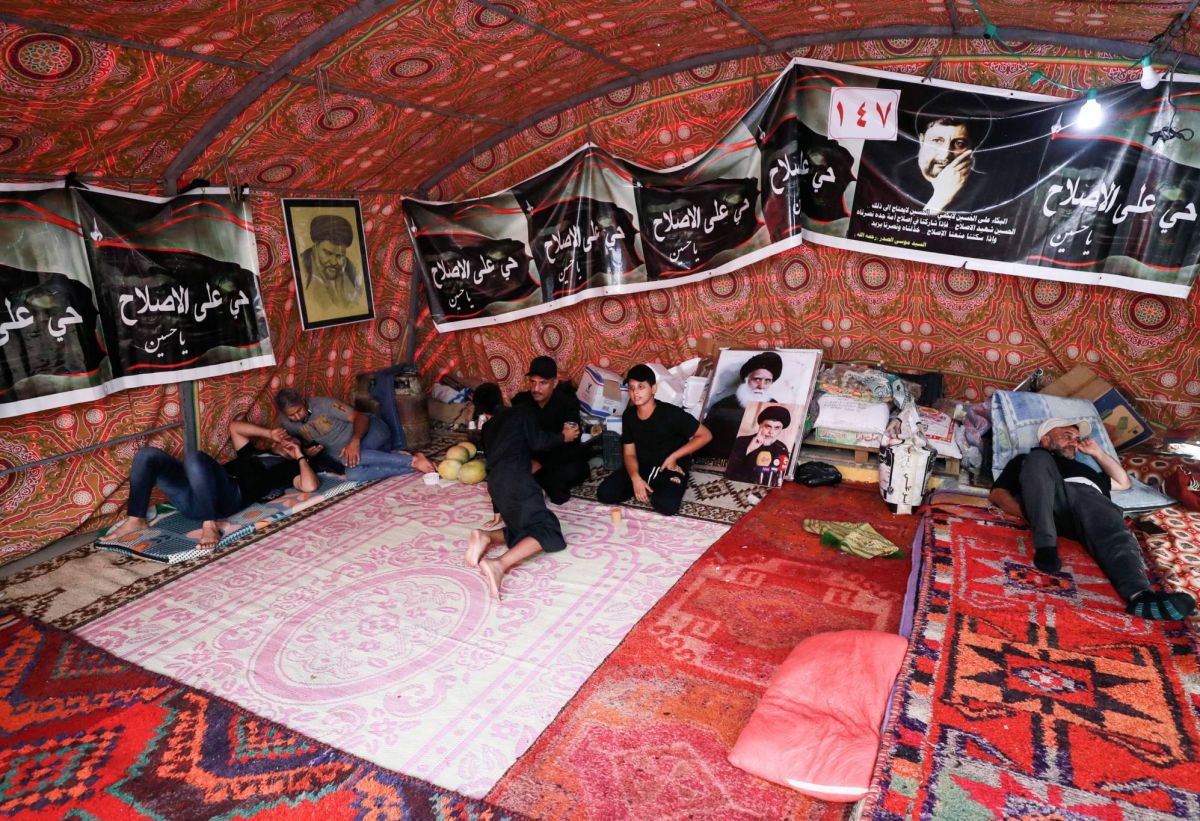 Des milliers de partisans de Sadr à la prière du vendredi dans la Zone Verte