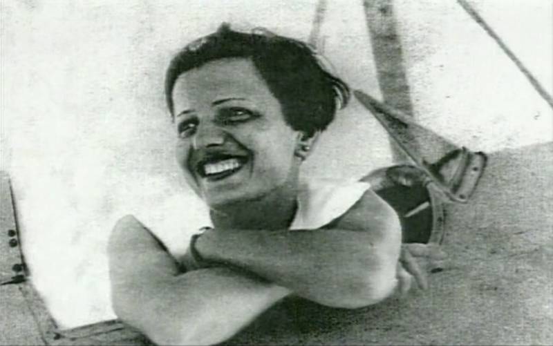 Lotfia Elnadi, an Egyptian pioneer of aviation