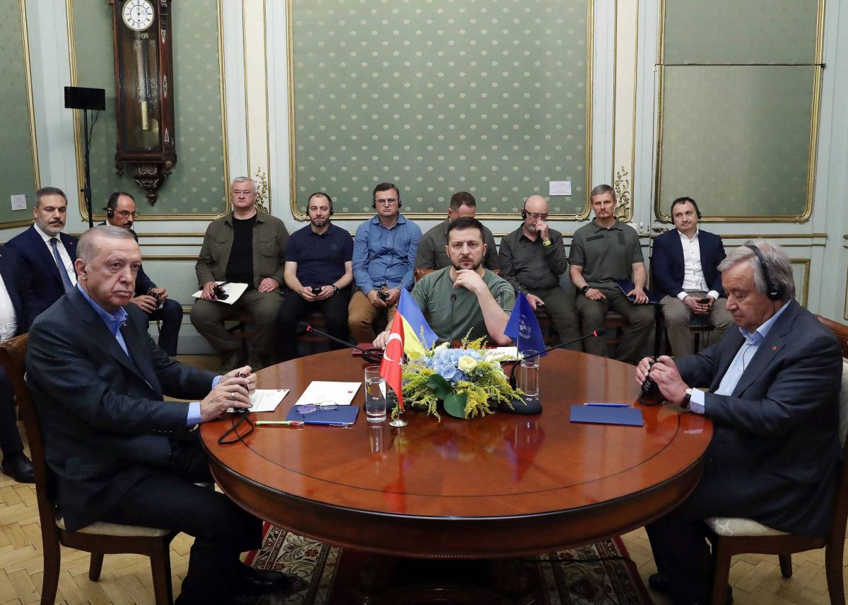 Rencontre Zelensky-Erdogan-Guterres, inquiétudes sur la centrale de Zaporijjia