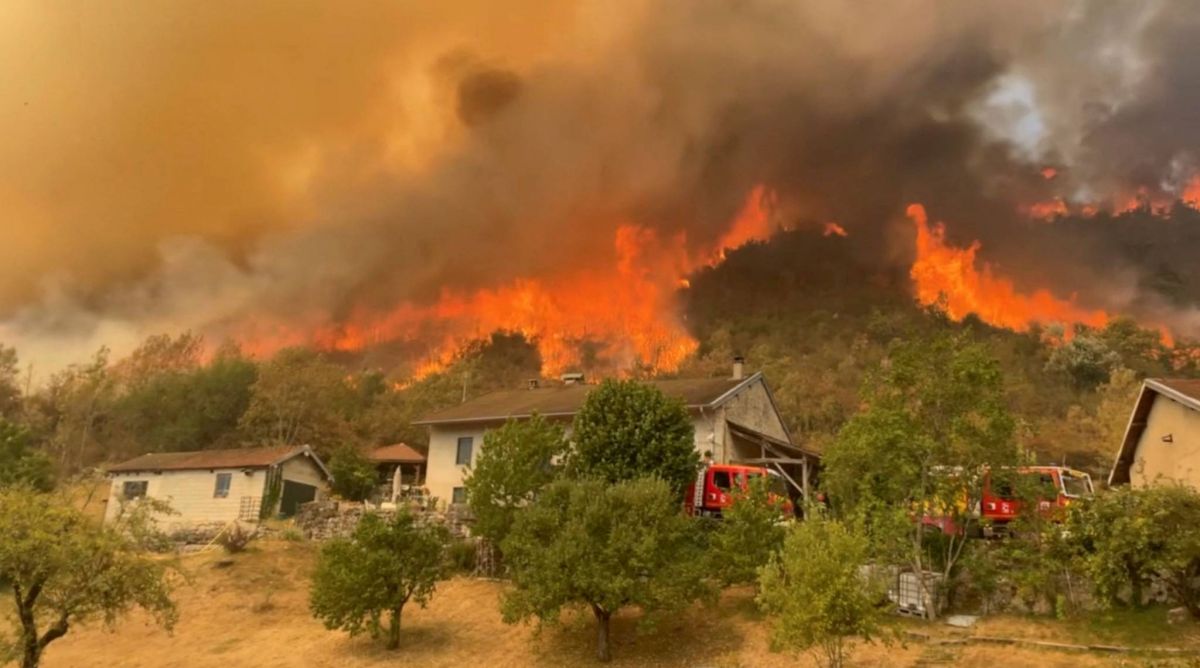 Début d'accalmie sur le front des incendies, fin de canicule et orages en vue