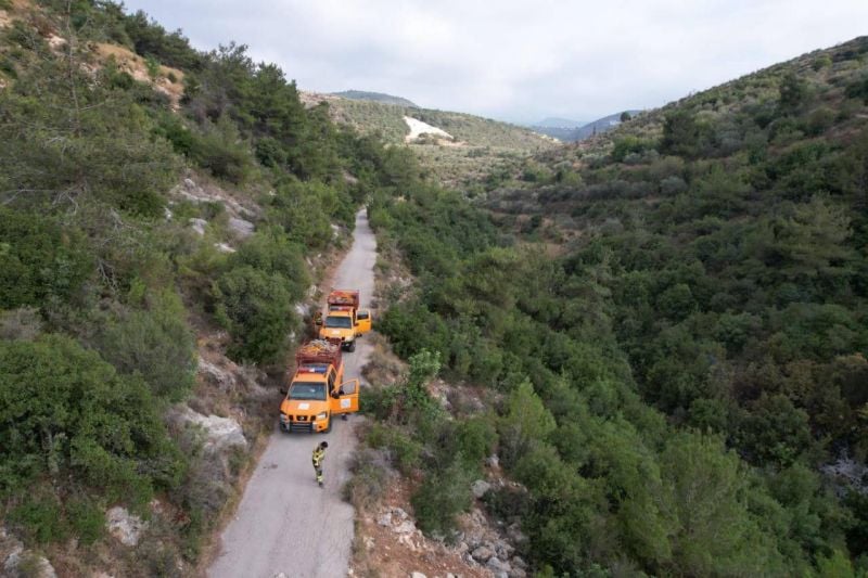 Volunteers and Civil Defense extinguish a forest fire in Akkar
