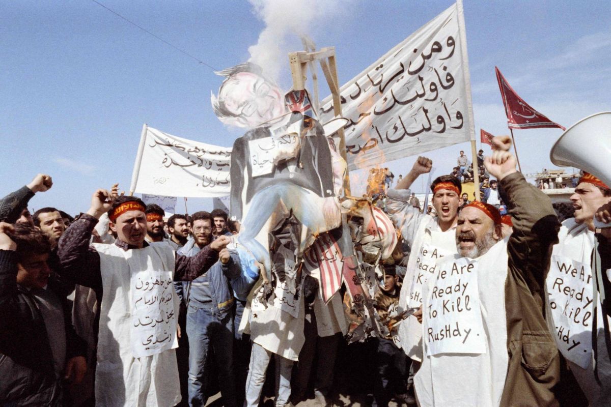 A book, a ban and a fatwa: The Lebanese connection in three decades of Rushdie censorship and controversy A book, a ban and a fatwa: The Lebanese connection in three decades of Rushdie censorship and controversy