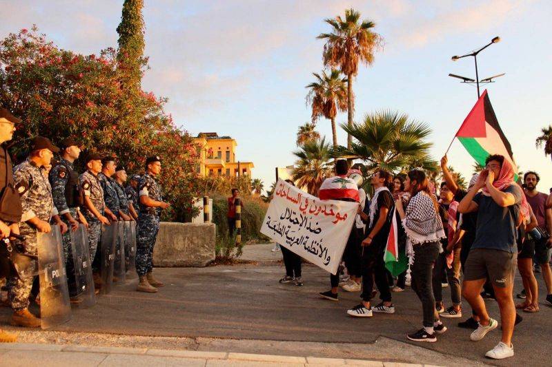 Sit-in devant les ambassades égyptienne et émiratie contre l'attaque israélienne sur Gaza