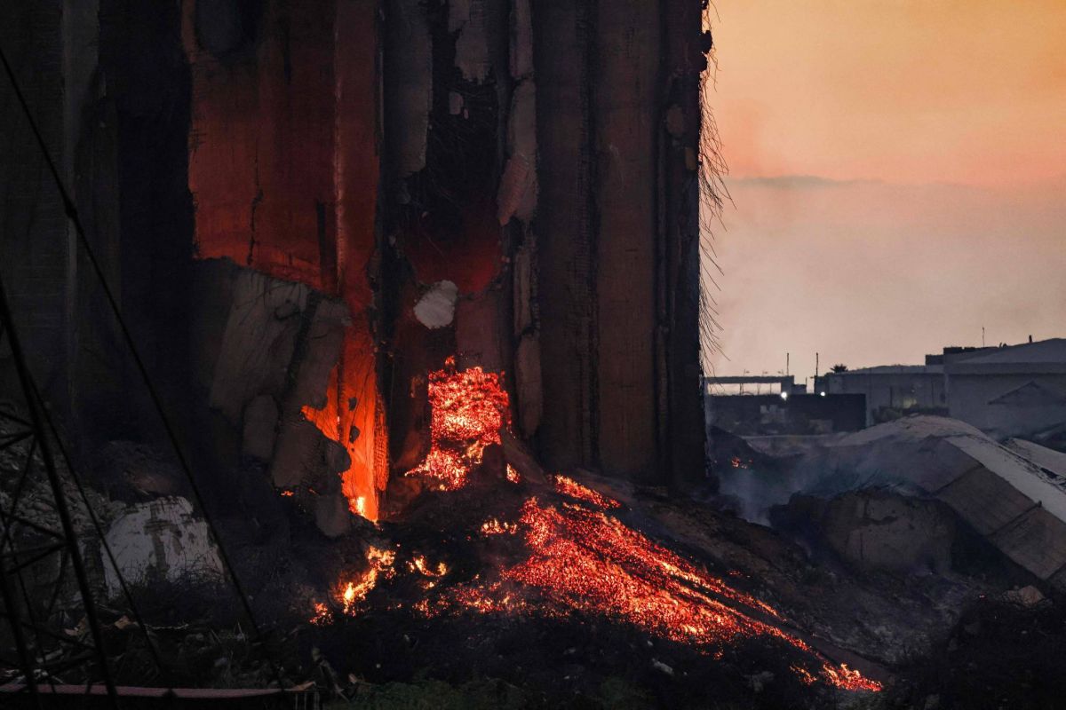 Another portion of the port silos collapsed overnight Another portion of the port silos collapsed overnight