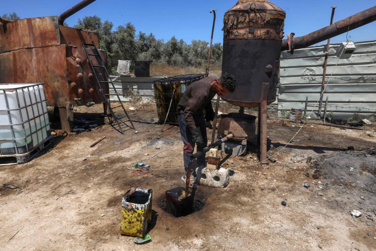 A Gaza, brûler le plastique pour en faire du carburant pas cher