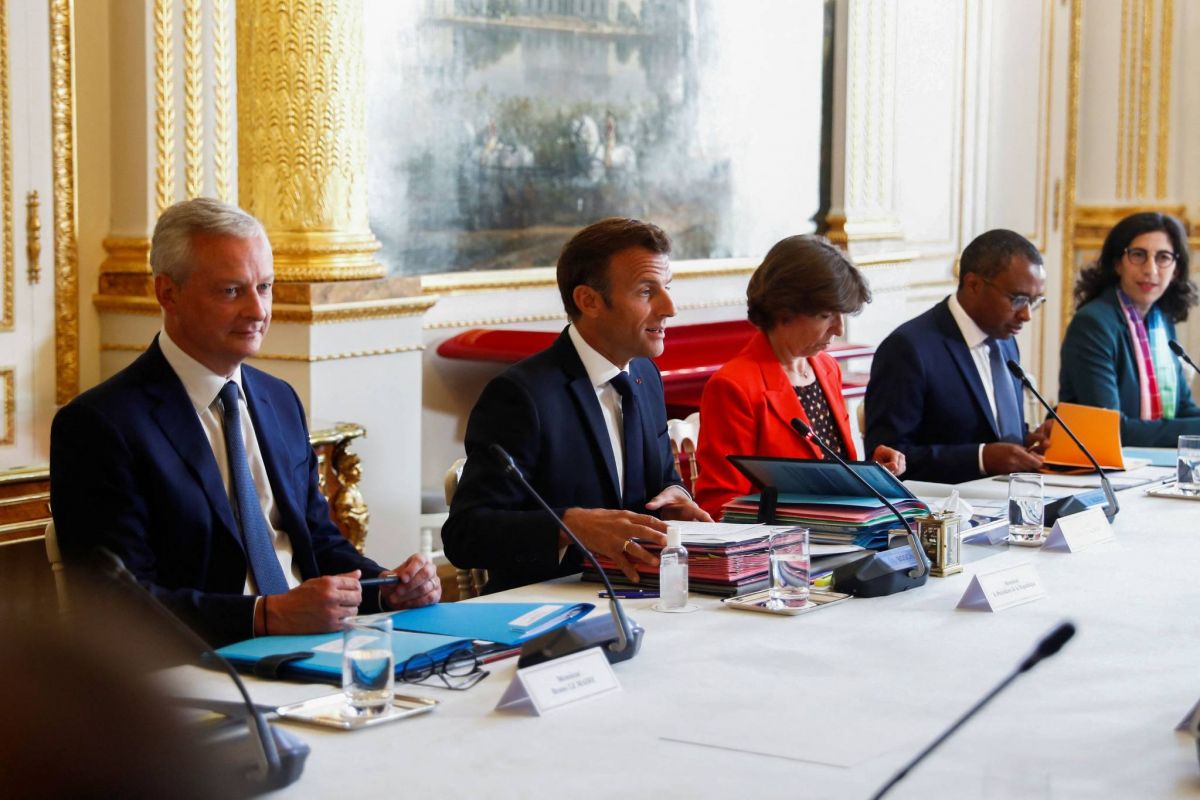 Macron prévient les Français de « la fin de l’abondance » et « de l’insouciance »