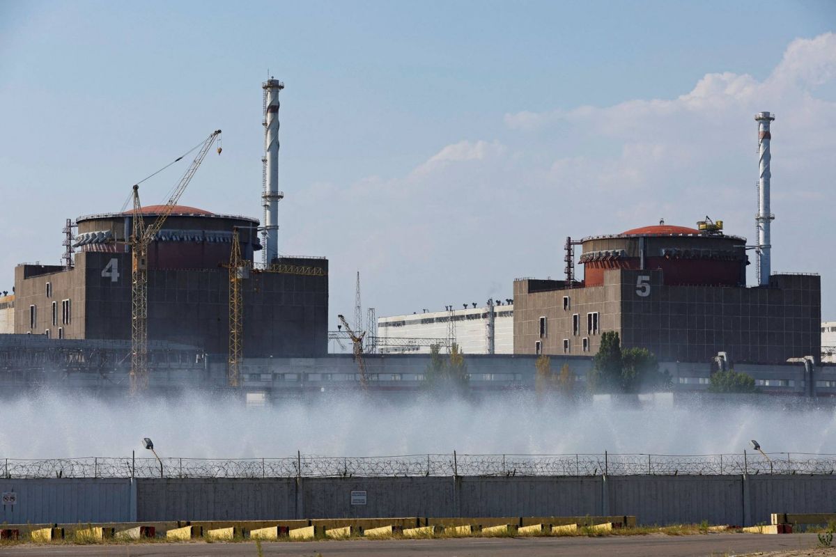 L'Ukraine et Moscou s'accusent de bombarder Zaporijia, la mission AIEA en route