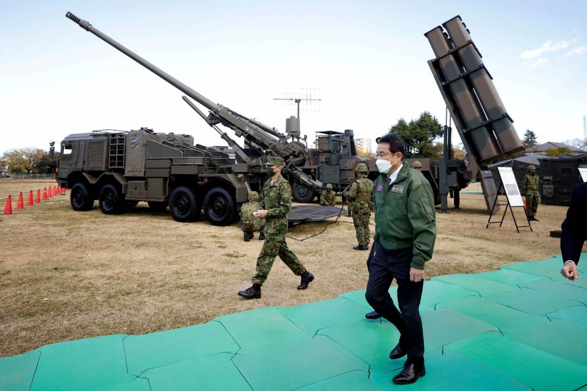 Tokyo envisagerait de déployer des missiles à longue portée