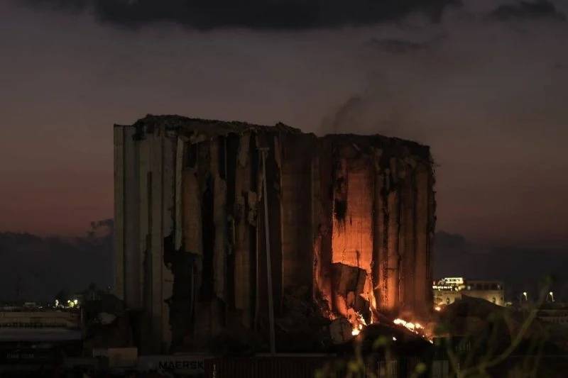 Experts to test Beirut port air quality after collapse of silos’ remaining northern block, masks recommended in vicinity