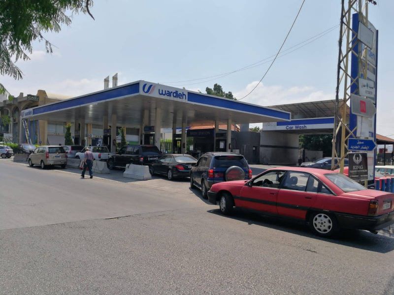 Cars line up across gas stations in Lebanon amid further lira depreciation