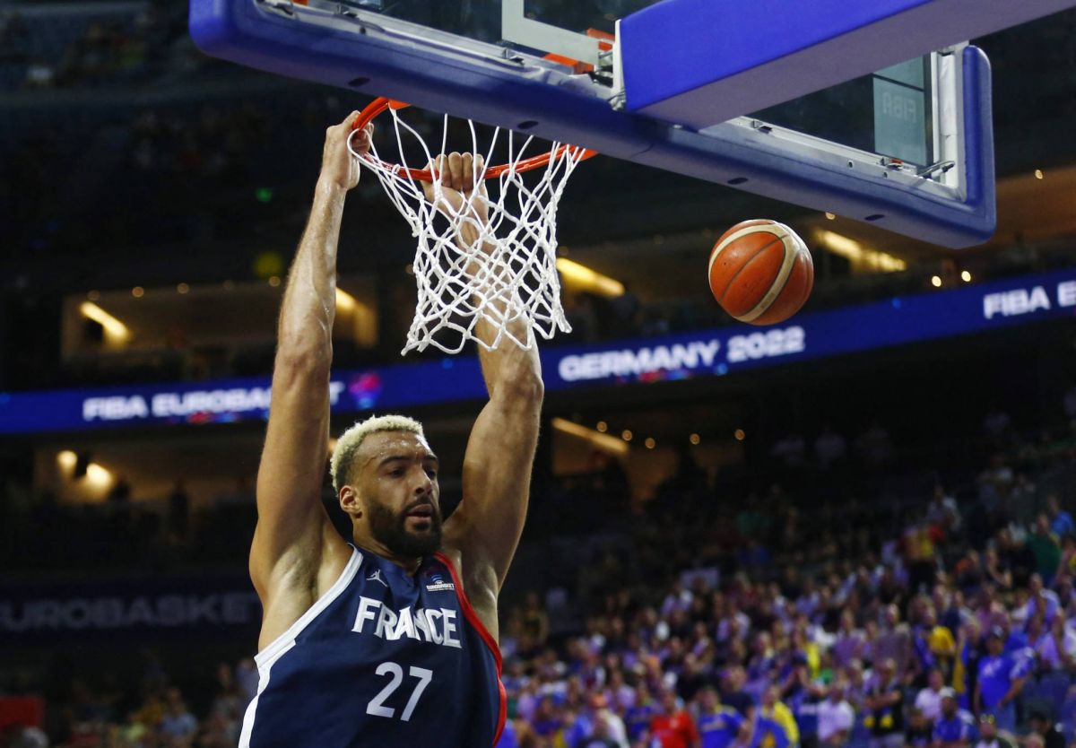 Bousculés, les Bleus s’accrochent avant le 2nd tour
