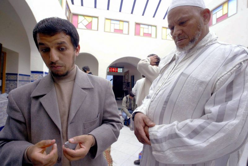 La France estime que l'imam Hassan Iquioussen a pu fuir en Belgique