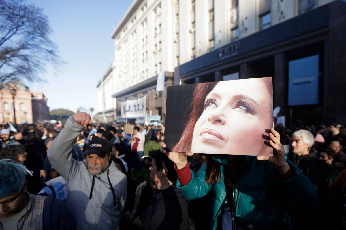 Emballement, émotion et infox sur les réseaux sociaux après l’attentat contre Cristina Kirchner