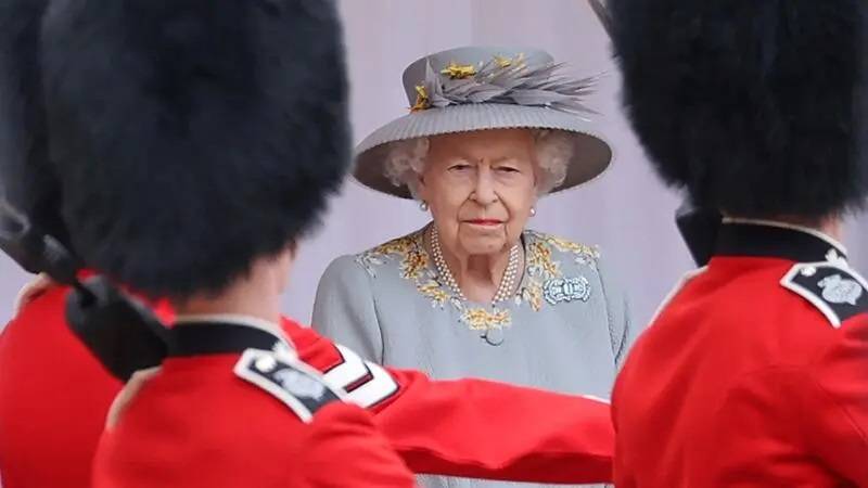Queen's doctors 'concerned' for her health
