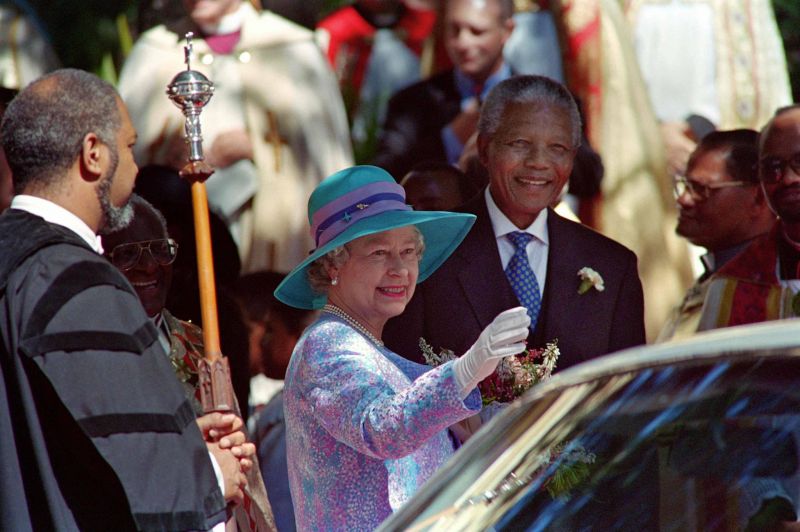 Mandela et la reine, proches, s'appelaient par leurs prénoms