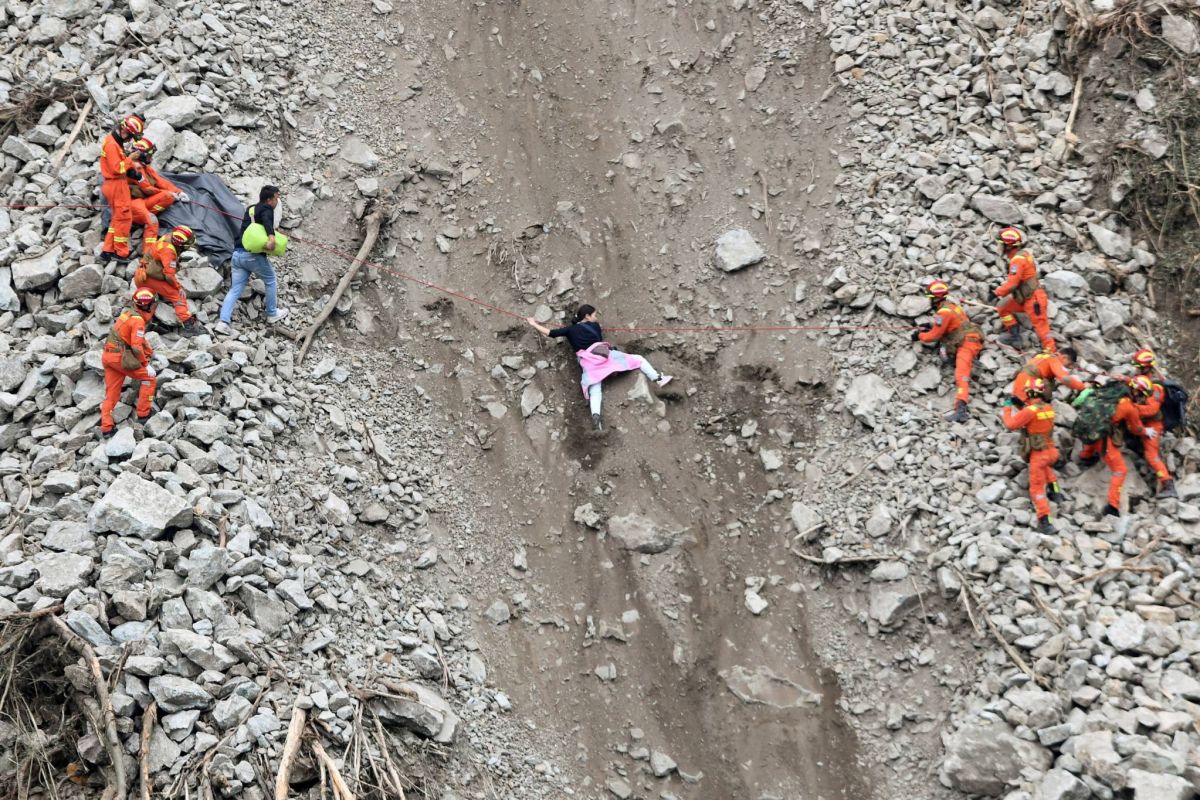 Le bilan grimpe à 74 morts Le bilan grimpe à 74 morts