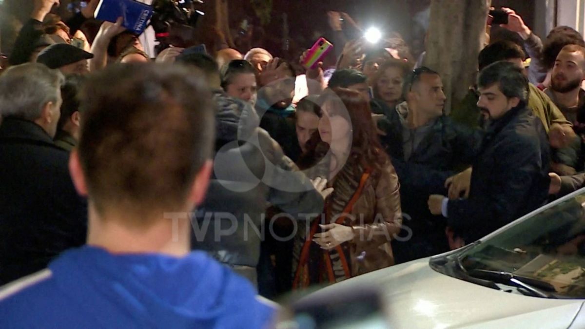Dans une Argentine sous le choc, manifestations massives contre l'attentat de Kirchner