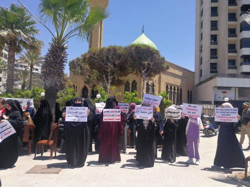 Supporters of jihadist sheikh Ahmad al-Assir demand his release during Saida protest