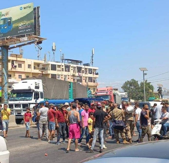 Des proches de migrants bloqués au large de la Grèce manifestent au Liban-Nord Des proches de migrants bloqués au large de la Grèce manifestent au Liban-Nord