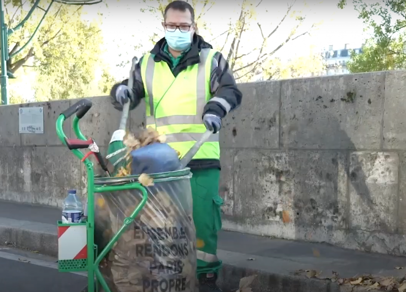 Ludovic, éboueur star de TikTok, traque les déchets dans la Seine