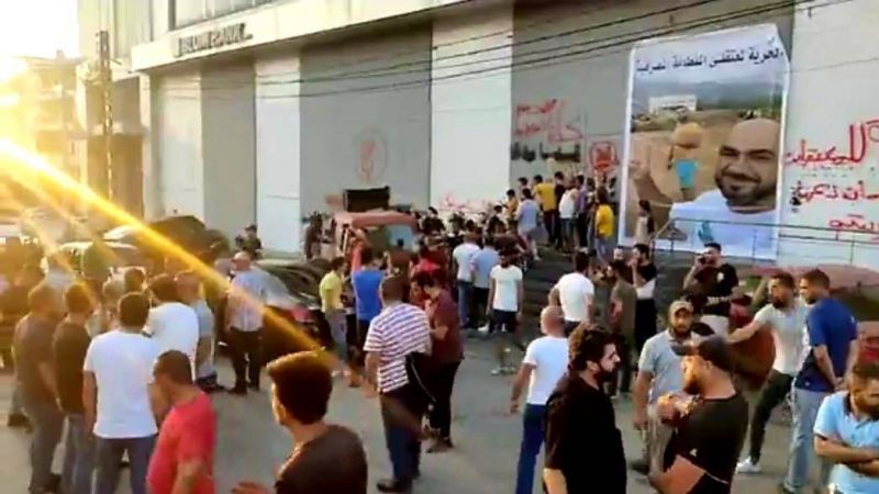 Manifestation au Akkar contre l'arrestation de deux activistes impliqués dans le braquage de la Blom Bank à Sodeco