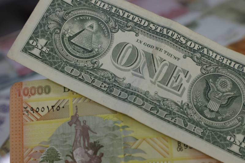 Nouveau triste record : le dollar s'échange à 37.000 LL sur le marché parallèle