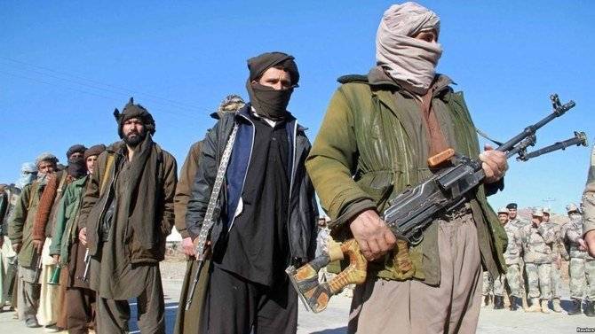 Trois morts dans le crash d'un hélicoptère pendant l'entraînement de talibans