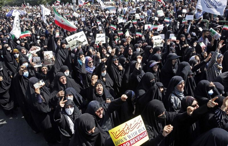 Des milliers d’Iraniens dans la rue pour défendre le port du voile