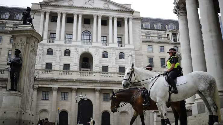 La Banque d’Angleterre annonce le scénario de son « stress test » en pleine chute de la livre