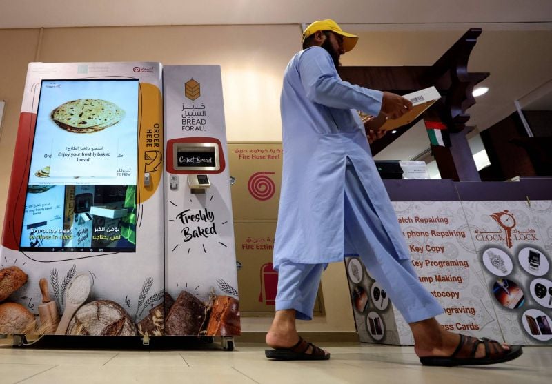 À Dubaï, des distributeurs de pain gratuit pour les plus démunis