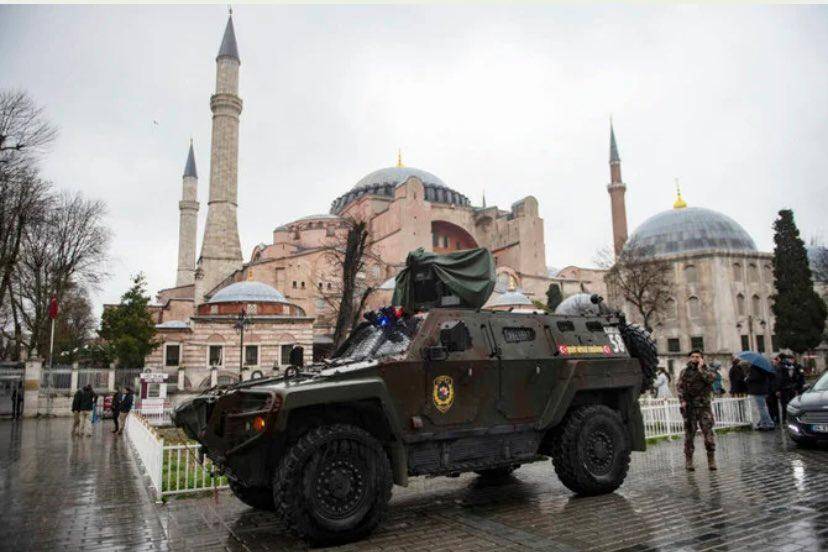 Explosion near police building in Turkey kills one police officer
