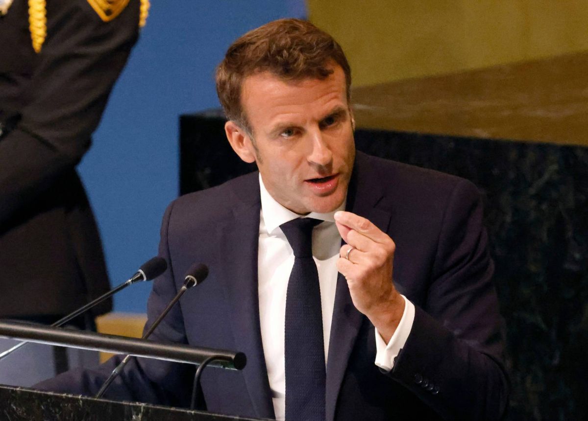 Macron parle nucléaire et droits des femmes en Iran avec Raïssi