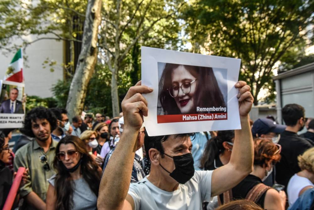 Washington sanctionne la police des mœurs d'Iran après la mort d'une jeune femme