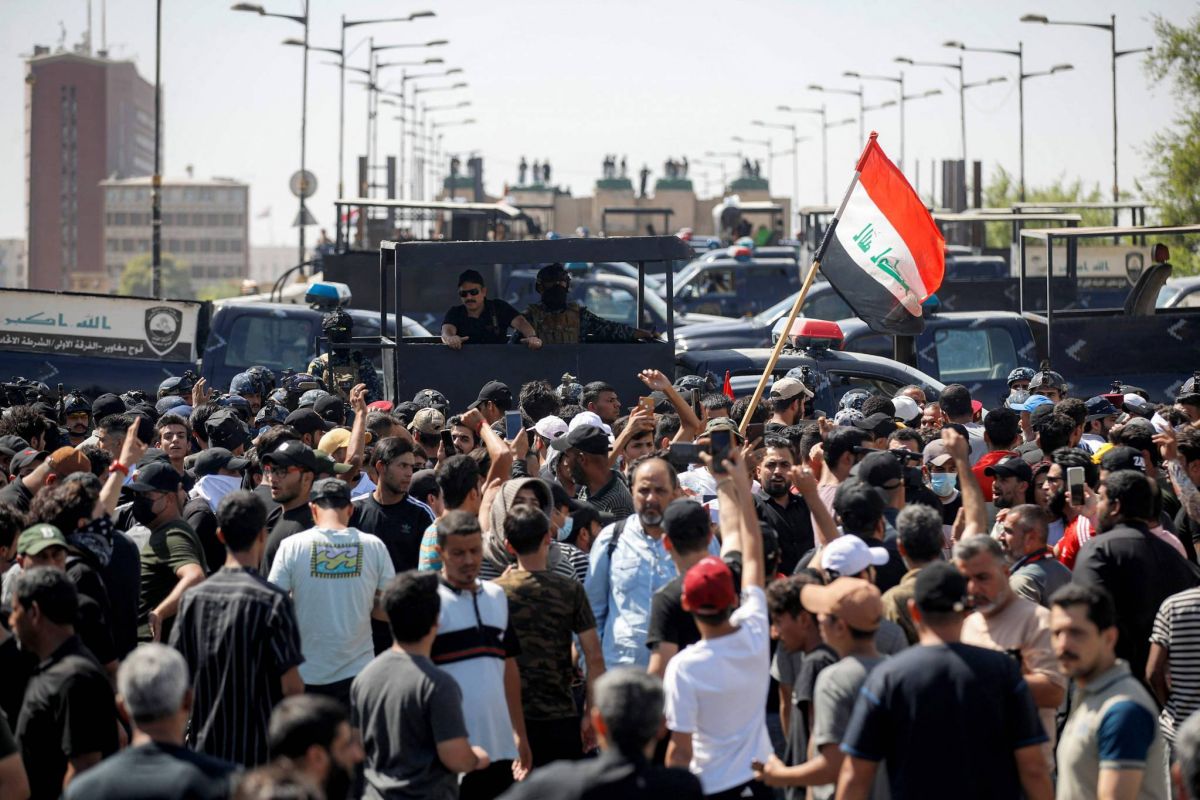 Rockets land in Baghdad Green Zone as parliament votes on speaker Rockets land in Baghdad Green Zone as parliament votes on speaker