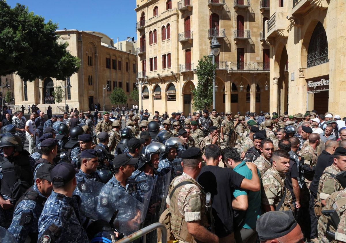 Demonstrators push toward Parliament during budget session, tear gas fired Demonstrators push toward Parliament during budget session, tear gas fired