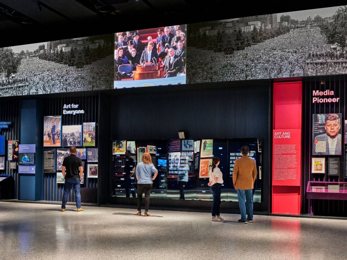 L’amour de JFK pour l’art s’affiche sur 750 m2 de cimaises interactives
