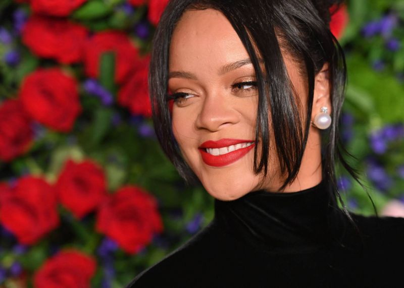 Rihanna de retour sur scène pour la mi-temps du Super Bowl