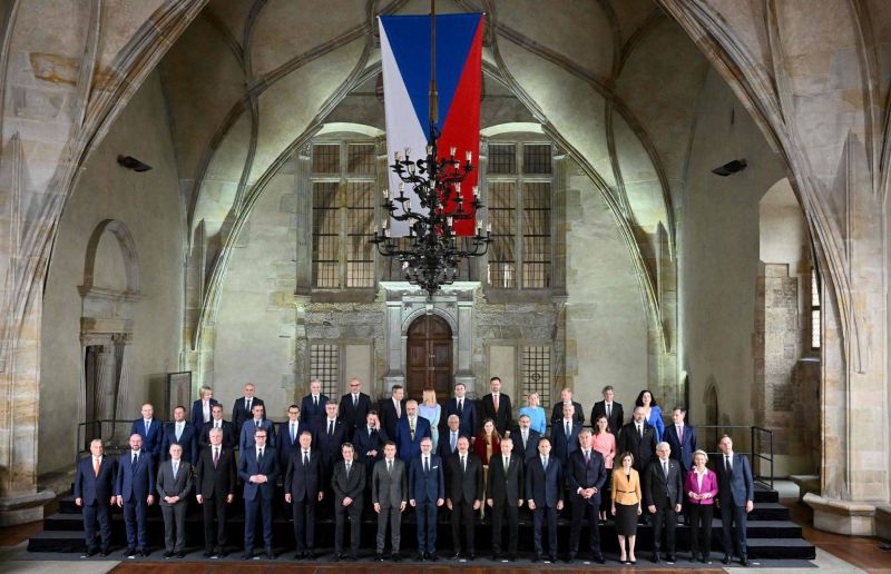 La famille européenne élargie tente de projeter son unité à Prague