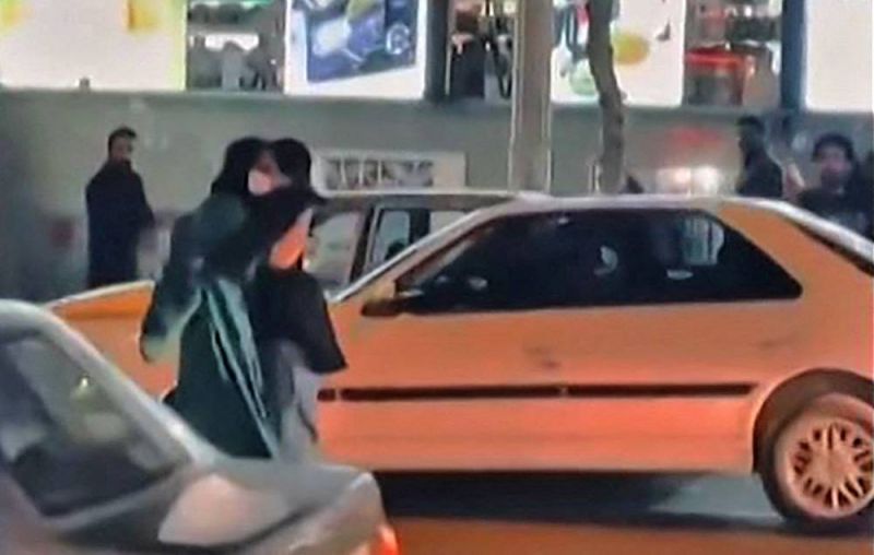 Une Iranienne arrêtée pour avoir mangé au restaurant sans hijab, selon sa famille