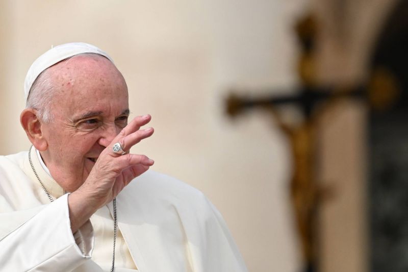 Le pape dit avoir intercédé pour libérer des prisonniers