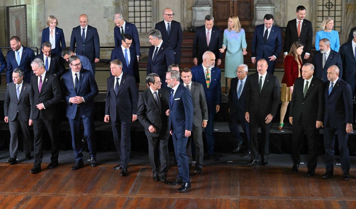 Naissance à Prague de la Communauté politique européenne, 