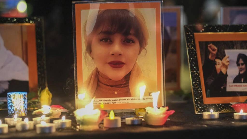 Protests over Mahsa Amini death enter third week