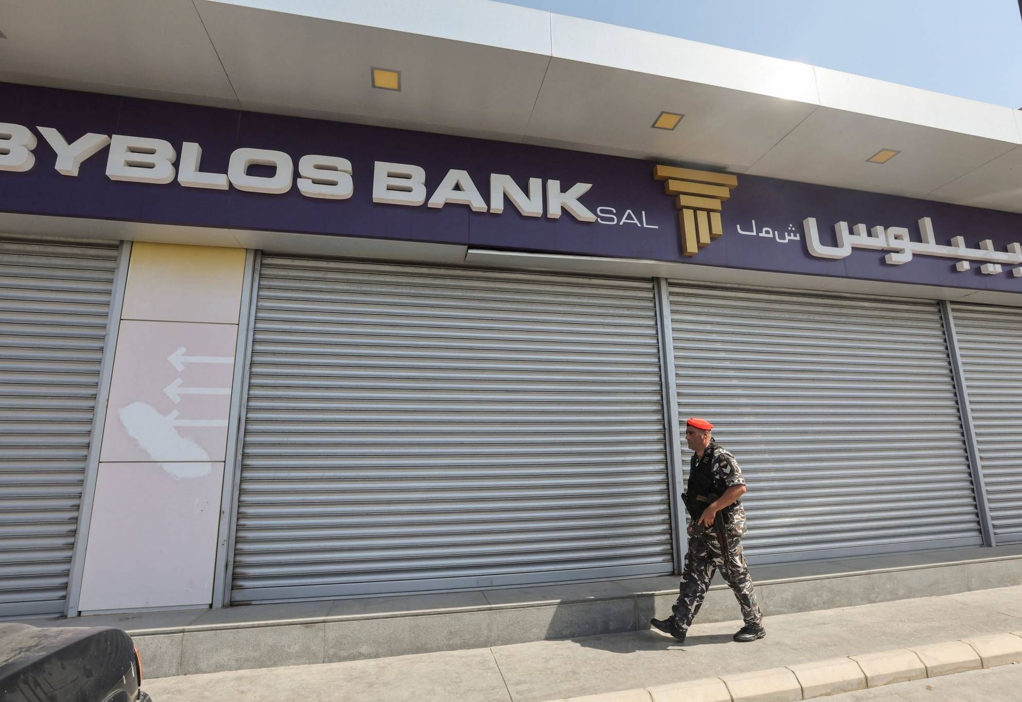 Banks closed indefinitely after a series of depositors' actions L
