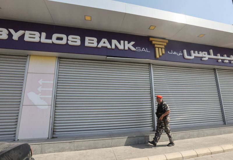 Banks closed indefinitely after a series of depositors' actions