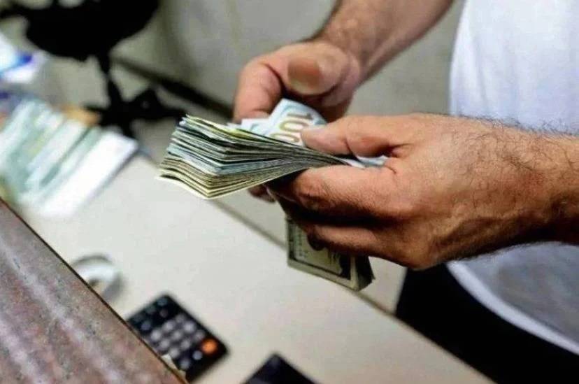 Lira trades at around LL39,000 to the dollar on parallel market Lira trades at around LL39,000 to the dollar on parallel market