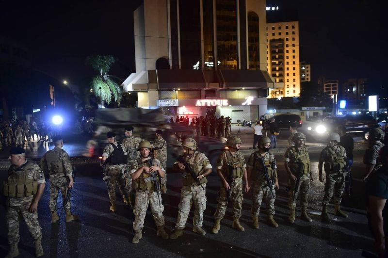 Bagarre et coups de feu au passage d'un convoi funèbre des FL devant le siège du CPL